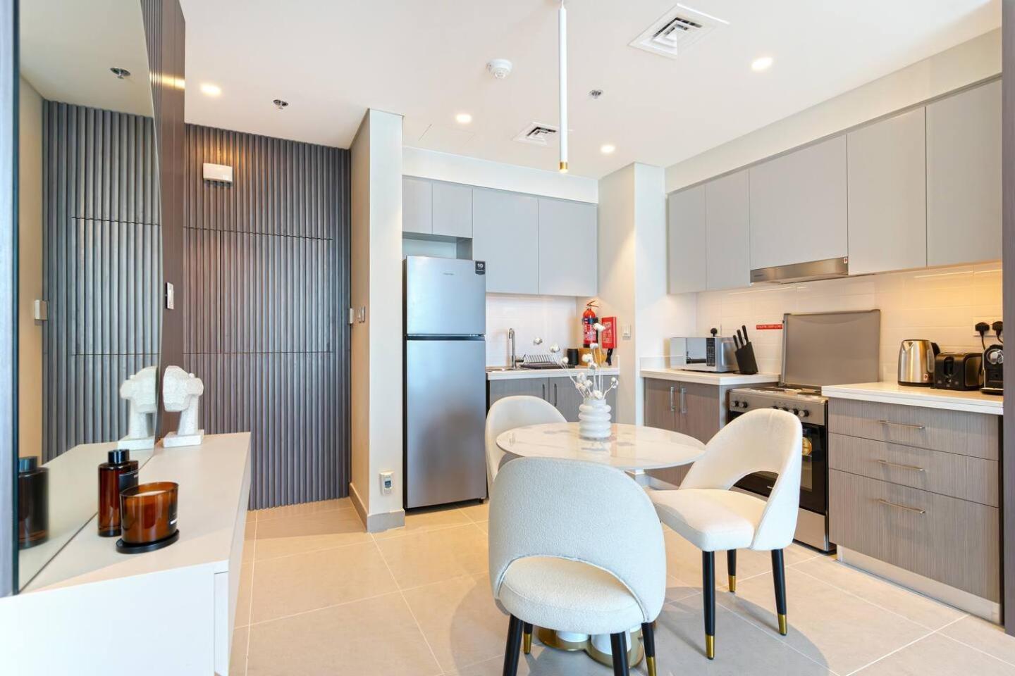 Sky-high Downtown 1br Steps From Burj Khalifa Apartment *